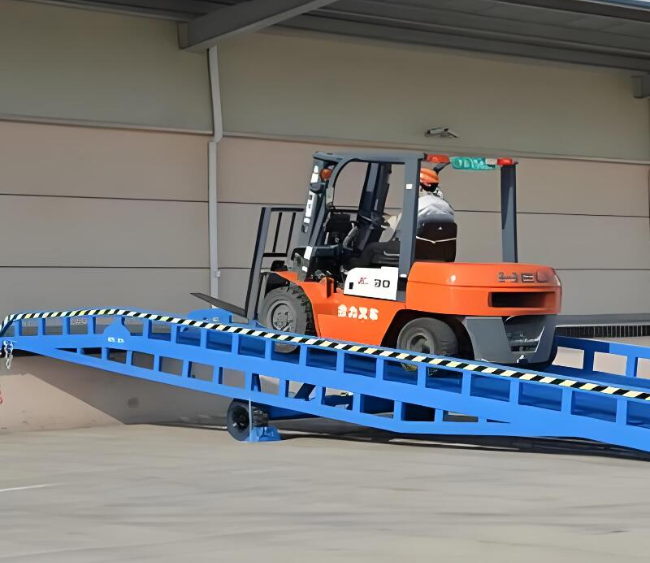 济宁移动式卸货平台（叉车用）